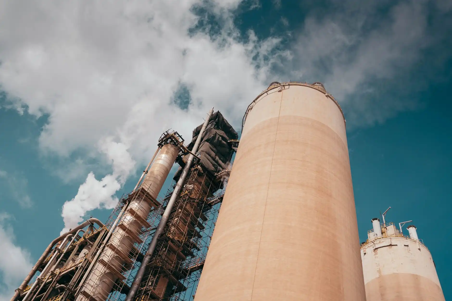 MES与ERP系统集成趋势分析：进销存管理如何打通生产排程的数据闭环